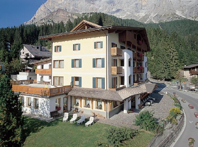 Hotel Jolanda San Martino di Castrozza Kültér fotó